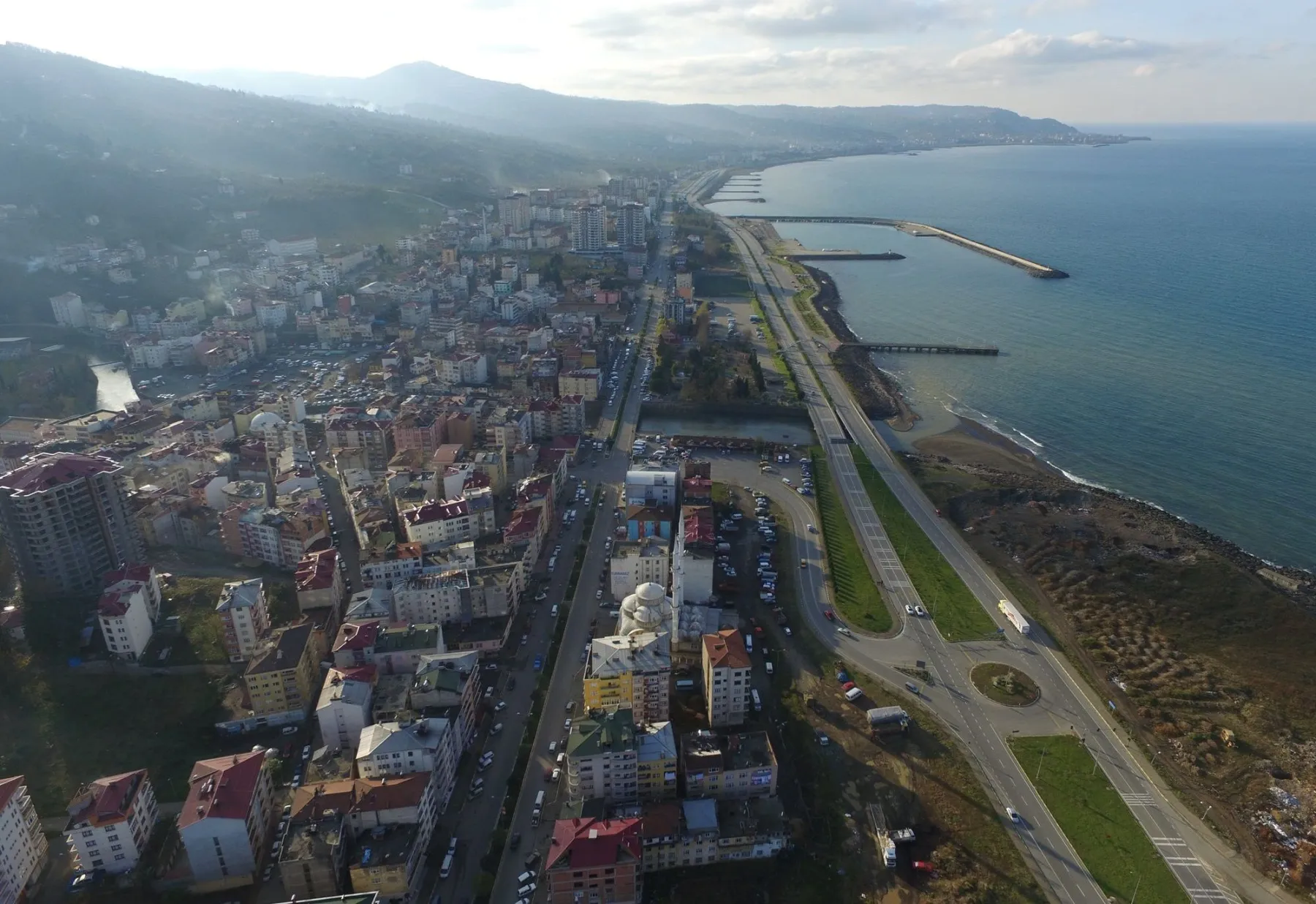 Vakfıkebir’in kıyısı ve yerleşiminin havadan görünümü